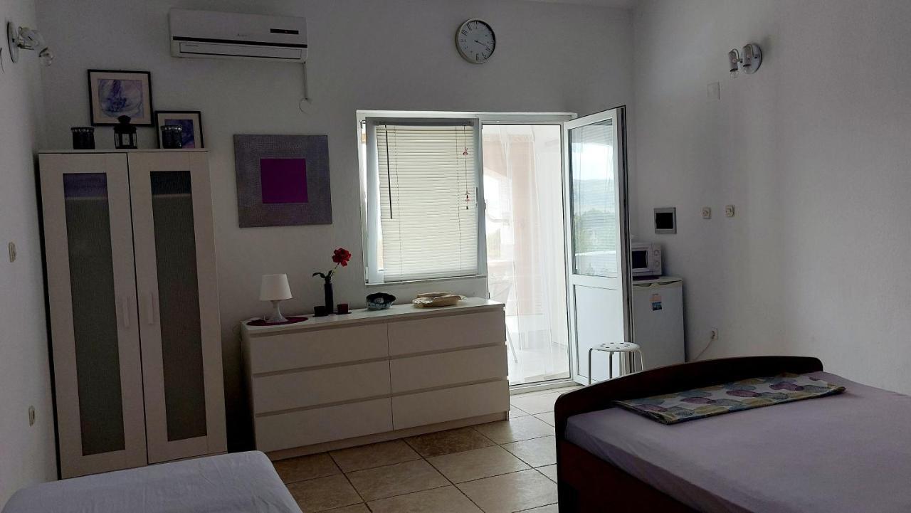 Arts Room Jasmina With Sea View Bikers And Pets Are Welcome Stari Grad Kültér fotó