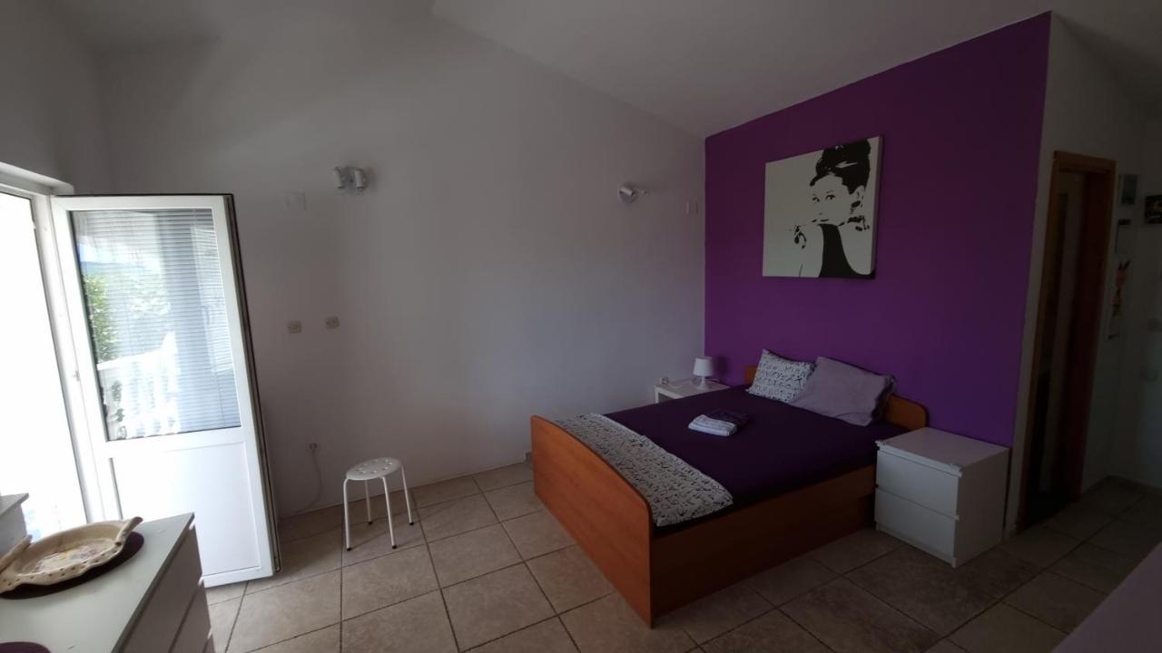 Arts Room Jasmina With Sea View Bikers And Pets Are Welcome Stari Grad Kültér fotó